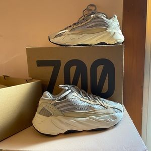 Yeezy 700 gray cream white